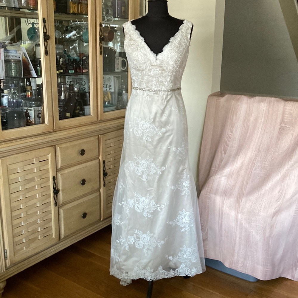 Ada’s Bridal illusion back wedding dress Sz 2/4?